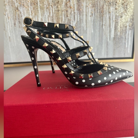 Very Elegant Valentino Garavani Classic Rockstud pumps! Brand new in box! 38.5 - Picture 5 of 16
